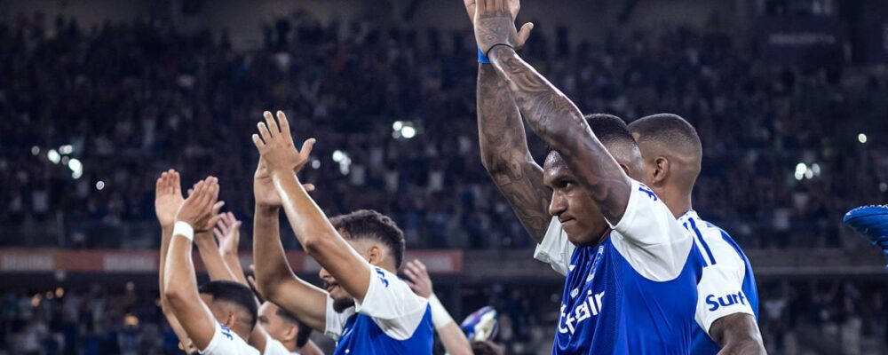 Atacante do Cruzeiro passa por cirurgia e tem previsão de alta