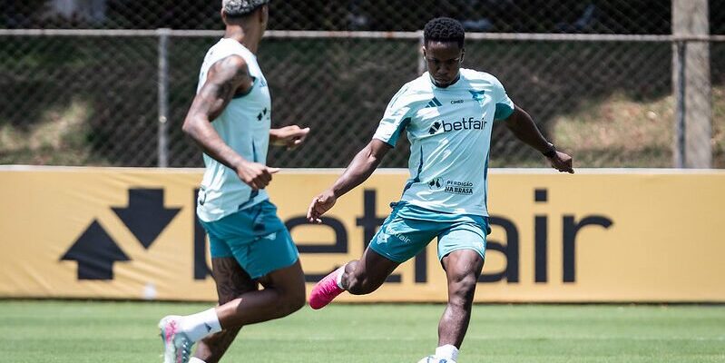 Atacante do Cruzeiro fica fora de treino integral e é dúvida contra Vitória