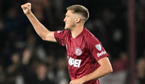 Artilheiro do Lanús brilha na semi e ‘acende alerta’ do Atlético na Sul-Americana