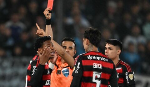 Racing x Flamengo: Plata é expulso aos 10 minutos do 2º tempo