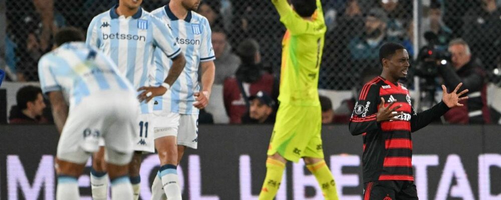 Ex-Atlético tem nova lesão contra Flamengo e torcida perde a paciência: ‘Rescisão já’