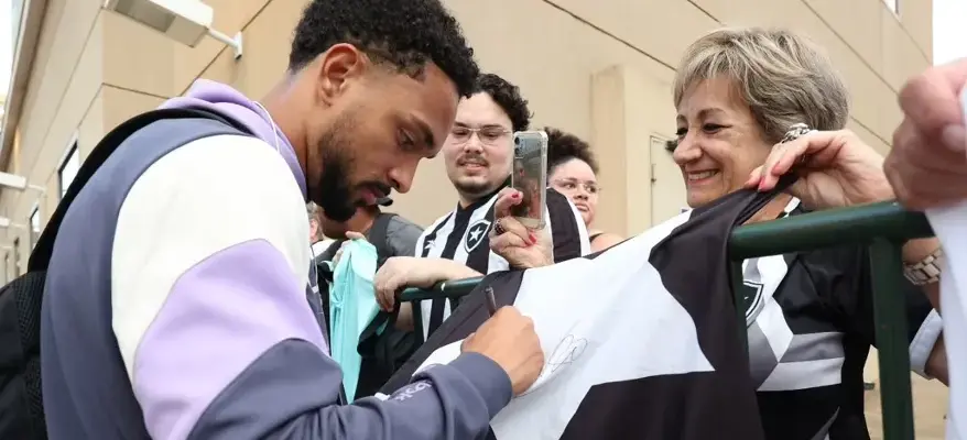 Botafogo vê Vitinho viver fase brilhante, e lateral mira convocação para Seleção