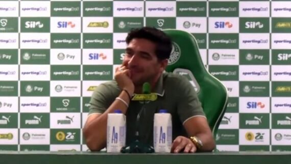 Abel Ferreira concedeu entrevista coletiva (foto: Reprodução/TV Palmeiras)