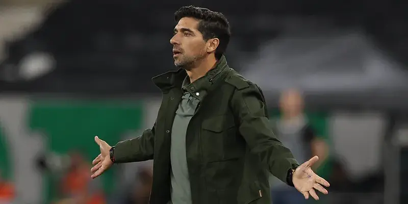 Abel agradece torcida e mostra ternura após goleada do Palmeiras sobre o Bragantino