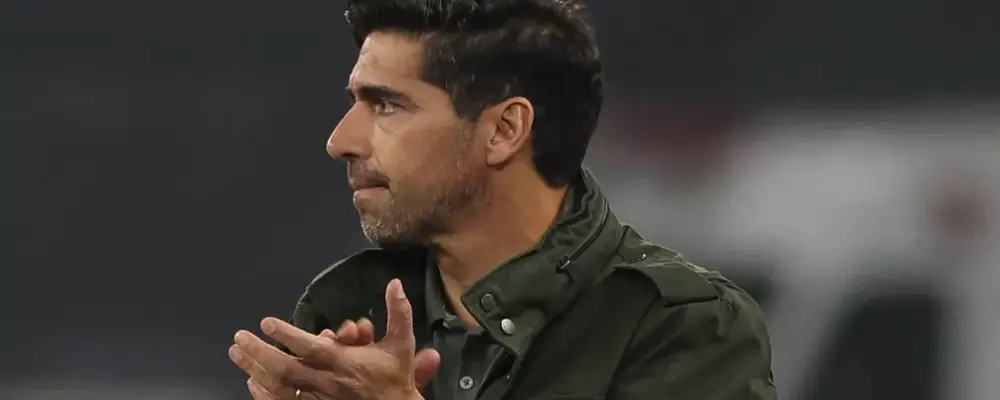 Abel busca selar a paz com a torcida do Palmeiras após polêmicas
