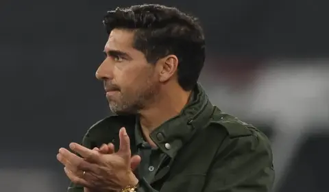 Abel busca selar a paz com a torcida do Palmeiras após polêmicas