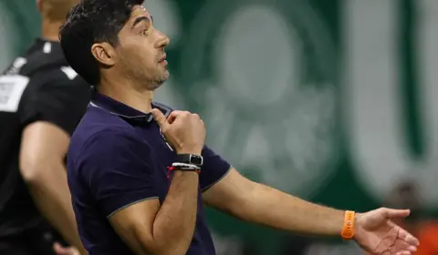 Abel evita comentar crítica de Ceni e diz que já o presenteou com vinho: ‘É um dos melhores’