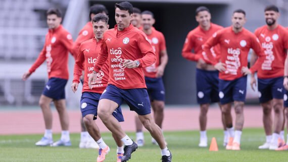 Junior Alonso em treino do Paraguai na Coreia do Sul (foto: Divulgação/APF)
