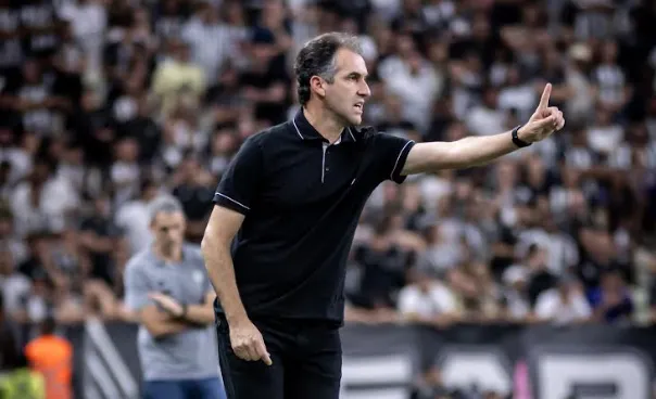 Após vitória memorável sobre o Santos, Léo Conde enaltece elenco do Ceará