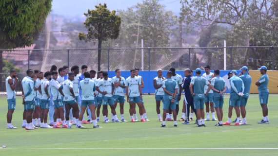 Jogadores do Cruzeiro treinam na Toca da Raposa 2, em Belo Horizonte (foto: Gladyston Rodrigues/EM/D.A Press)