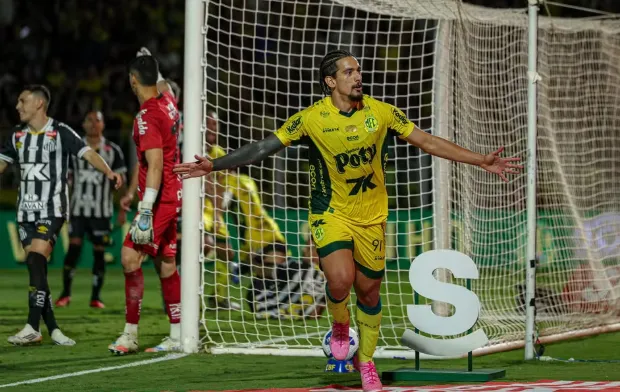 Atacante celebra primeiro gol pelo Mirassol 1