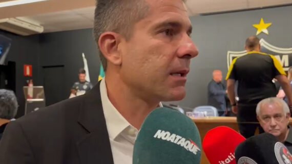 Victor, diretor de futebol do Atlético, em entrevista na sede do clube (foto: Lucas Bretas/No Ataque)