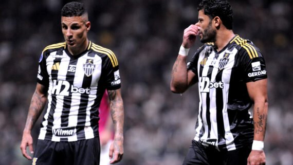Guilherme Arana e Hulk em ação pelo Atlético na Arena MRV, durante jogo da Sul-Americana (foto: Alexandre Guzanshe/EM/D.A. Press)