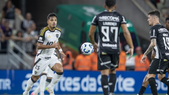 Jogadores de Atlético e Ceará durante jogo do 1º turno do Brasileiro (foto: Pedro Souza/Atlético)