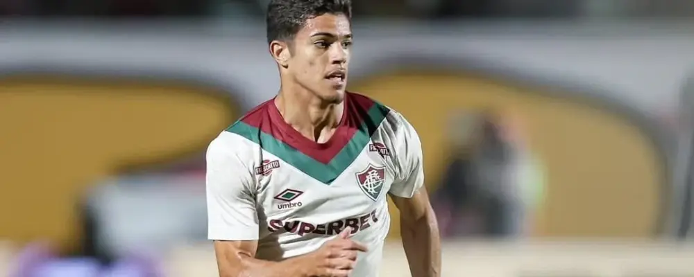 Botafogo tem interesse na contratação de lateral do Fluminense