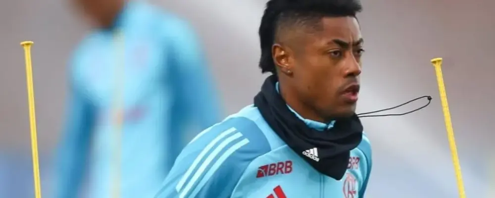 Bruno Henrique pede para não atuar centralizado no Flamengo