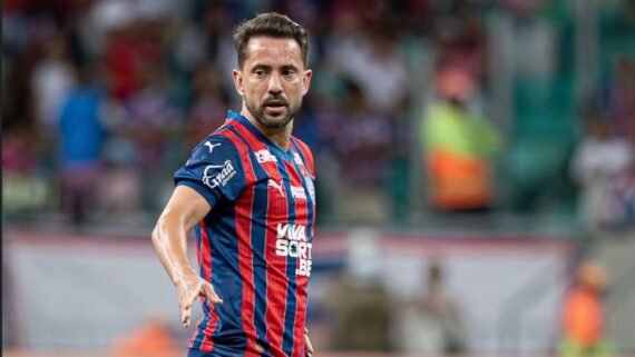 Everton Ribeiro durante jogo (foto: Celo Gil/Bahia)