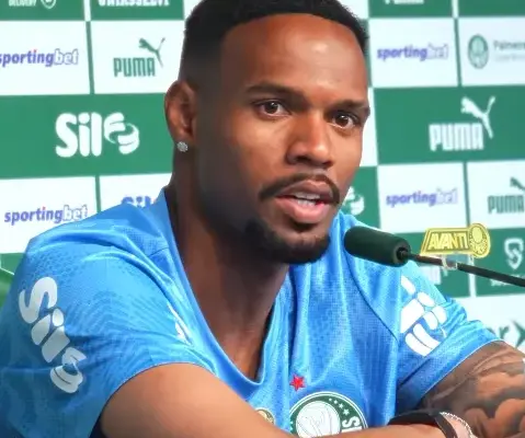 Carlos Miguel ganha titularidade no Palmeiras e estreia contra o Flamengo