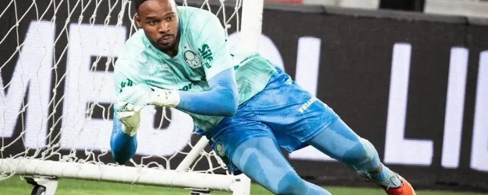 Carlos Miguel sofre mais gols no Palmeiras do que início no Corinthians