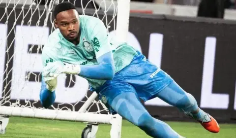 Carlos Miguel sofre mais gols no Palmeiras do que início no Corinthians