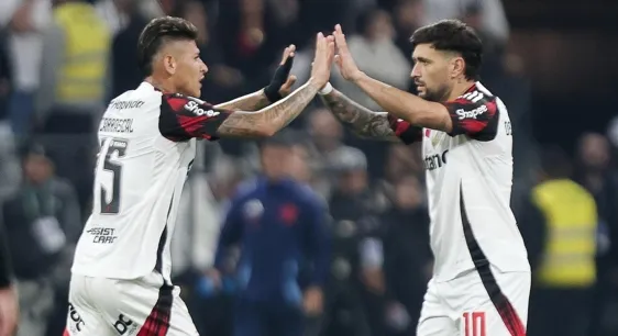 Carrascal brilha no Flamengo e rasga elogios a Arrascaeta: “Ele é ídolo”