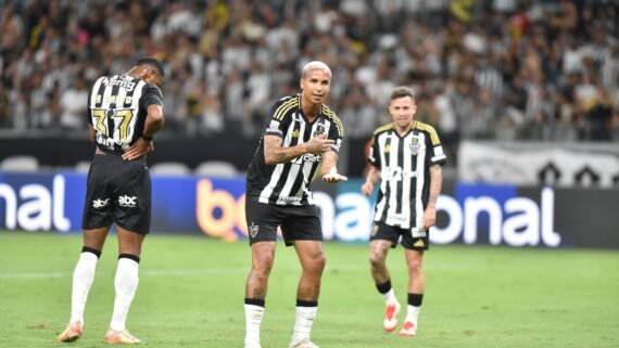 Deyverson comemora gol pelo Atlético sobre o Itabirito (foto: Ramon Lisboa/EM/D.A. Press)