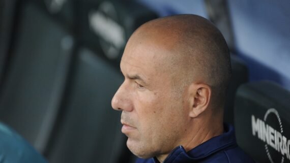 Técnico Leonardo Jardim em Cruzeiro x Bragantino (foto: Alexandre Guzanshe/EM/D.A Press)
