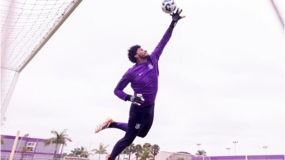 Hufo Souza, do Corinthians, fazendo uma defesa (foto: Rodrigo Coca/Corinthians)