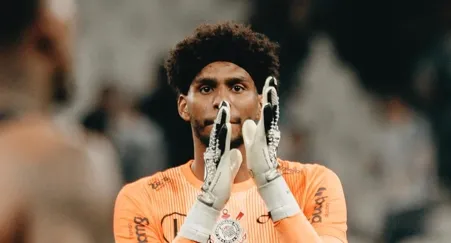 Corinthians acende alerta após desfalque de Hugo Souza nos treinos