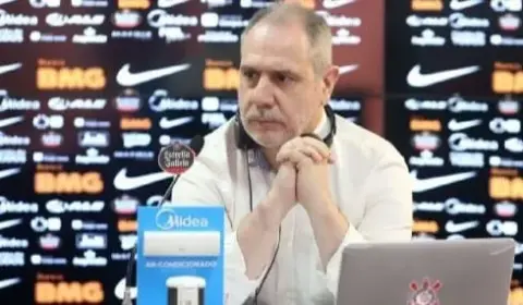 Corinthians afasta diretor denunciado em caso dos cartões corporativos