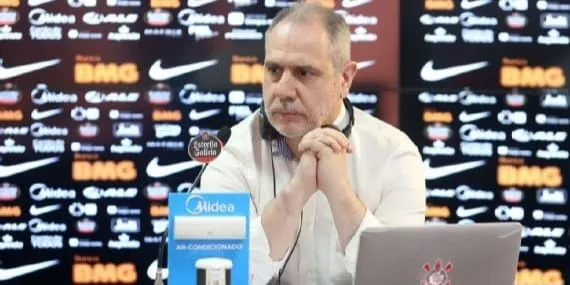 Corinthians afasta diretor denunciado em caso dos cartões corporativos