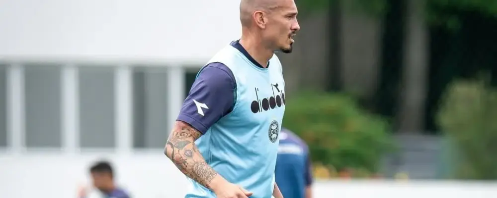 Coritiba encaminha a permanência de zagueiro emprestado pelo Vasco