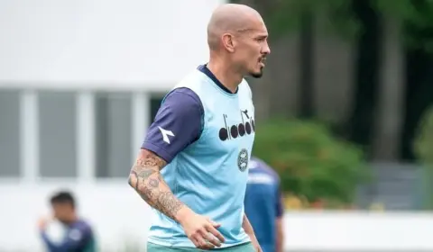 Coritiba encaminha a permanência de zagueiro emprestado pelo Vasco