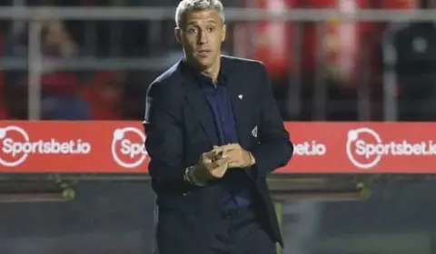 Crespo afasta pressão no São Paulo após vitória, mas deixa futuro em aberto: ‘Não sei se fico’