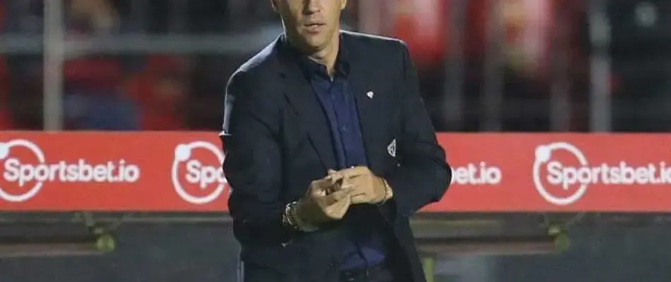 Crespo afasta pressão no São Paulo após vitória, mas deixa futuro em aberto: ‘Não sei se fico’