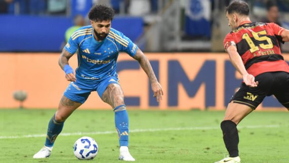 Gabigol, atacante do Cruzeiro, em duelo com o Sport, pelo Brasileiro (foto: Ramon Lisboa/EM/D.A. Press)