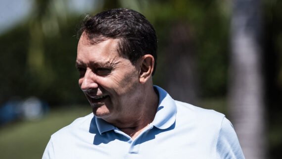 Pedro Lourenço, sócio majoritário da SAF do Cruzeiro, em treinamento na Toca da Raposa 2 (foto: Gustavo Aleixo/Cruzeiro)