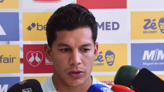 Lucas Romero, volante do Cruzeiro, em entrevista coletiva na Toca da Raposa 2, em Belo Horizonte (foto: Gladyston Rodrigues/EM/D.A Press)