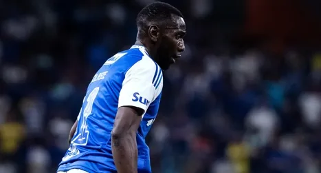 Cruzeiro altera cláusula e evita renovação automática de Bolasie