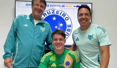 Cruzeiro assina com goleiro da base até 2028 e fixa multa milionária