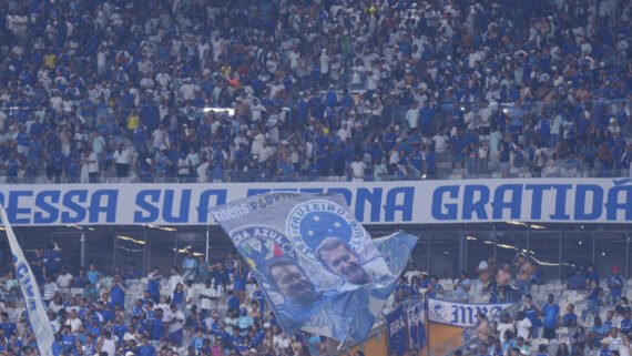 Torcida do Cruzeiro no Mineirão, em Belo Horizonte (foto: Gladyston Rodrigues/EM/D.A. Press)