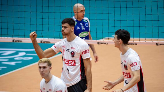 Jogo entre Cruzeiro e Bauru pela Superliga Masculina de Vôlei (foto: Agênciai7 / Cruzeiro)