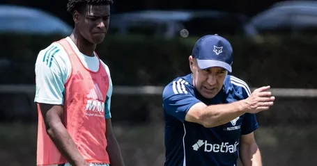 Cruzeiro enfrenta desfalques na zaga para duelo com o Vitória