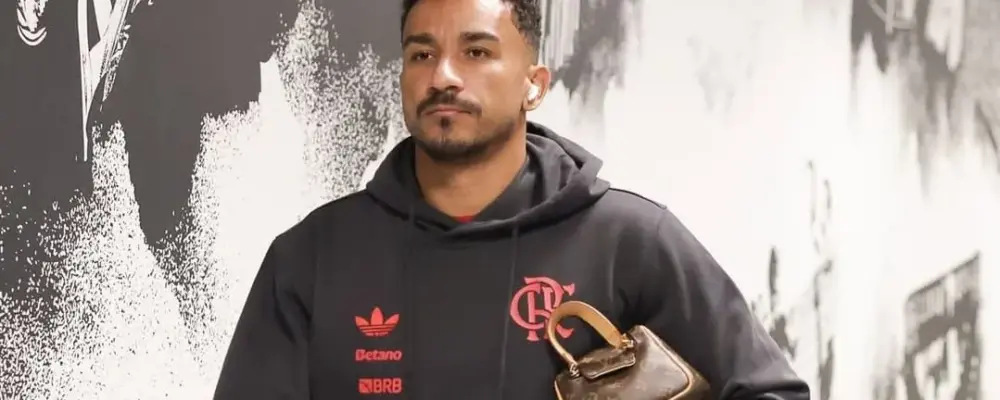 Danilo admite erro em expulsão no Flamengo: ‘Pé estava muito alto’