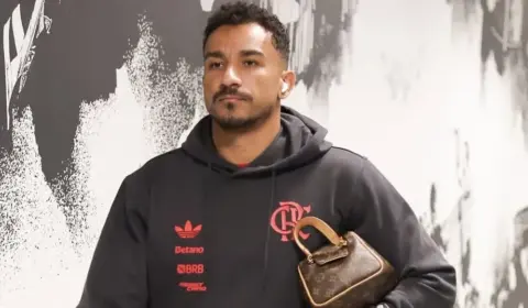 Danilo admite erro em expulsão no Flamengo: ‘Pé estava muito alto’