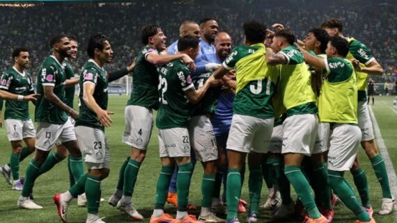 Jogadores do Palmeiras comemoram gol em partida do Campeonato Brasileiro (foto: Cesar Greco/Palmeiras)