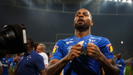Dedé comemorando conquista da Copa do Brasil de 2018 com o Cruzeiro (foto: Vinnicius Silva/Cruzeiro)