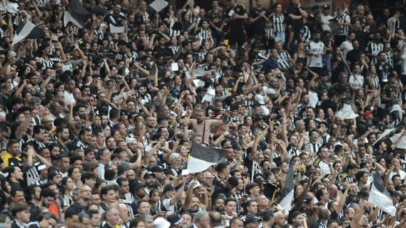 Torcida do Atlético na Arena MRV durante duelo contra o Independiente del Valle (foto: Alexandre Guzanshe/EM/D.A. Press)