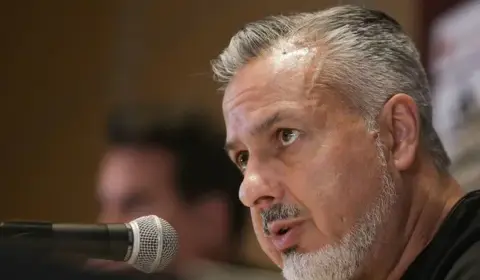 Diretor do Flamengo detona arbitragem e sugere favorecimento ao Palmeiras: ‘Vergonhoso’