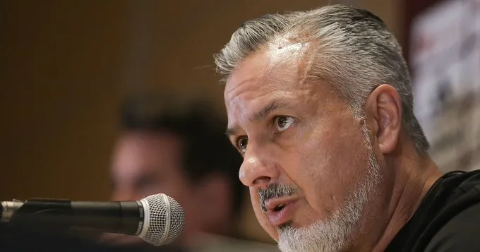 Diretor do Flamengo detona arbitragem e sugere favorecimento ao Palmeiras: ‘Vergonhoso’